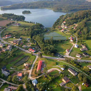 Lotnicze, EU, PL, Pomorskie. Kaszubski Park Krajobrazowy. Brodnica Dolna, panorama na jezioro Ostrzyckie.   